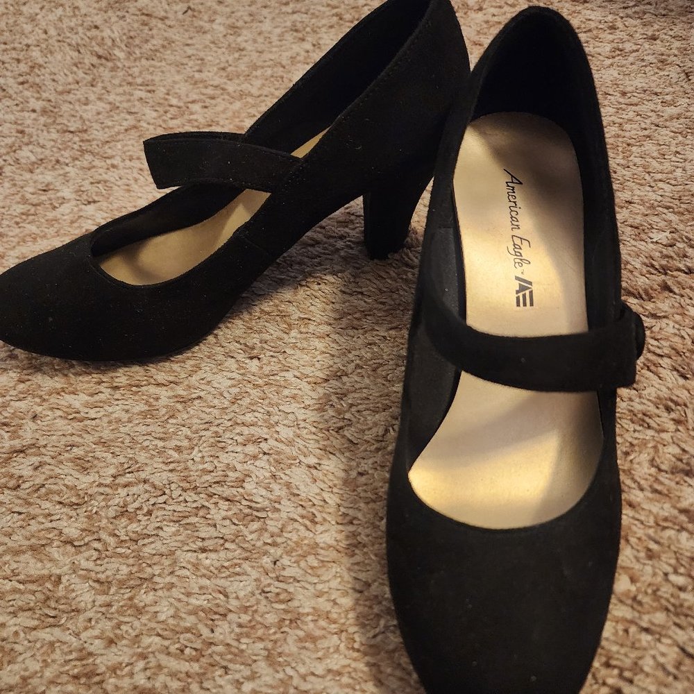 Mary Jane's Black Suede 8W shoes.